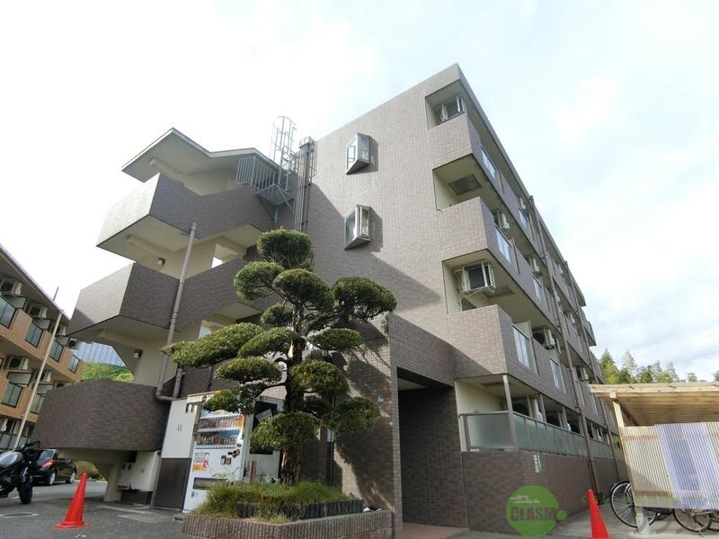 【茨木市豊川のマンションの建物外観】