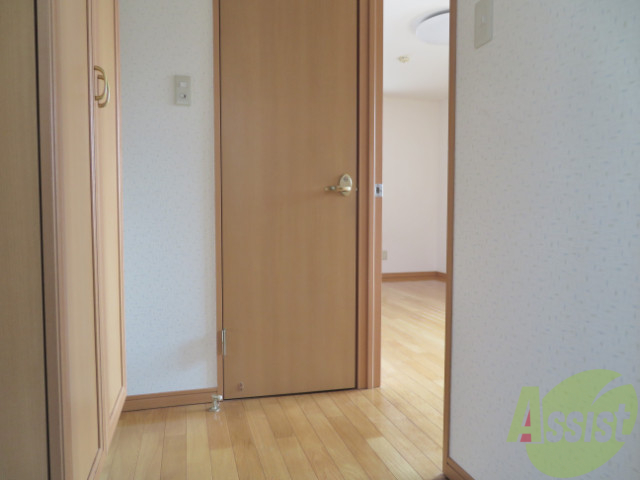 玄関　玄関からはッすぐお部屋が見えなくなっている親切設計。