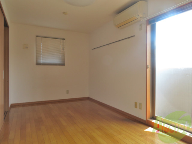 居室・リビング　お部屋はフローリングもキレイでくつろぎたくなる感じ。