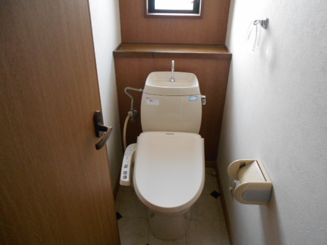 トイレ　温水洗浄便座