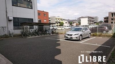 【フローレンスＡＫＩＳＨＩＭＡの駐車場】