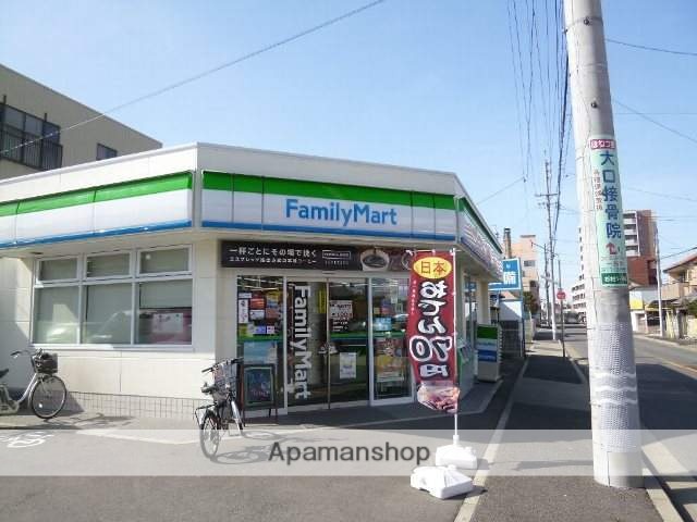コンビニ　ファミリーマート（コンビニ）まで300m