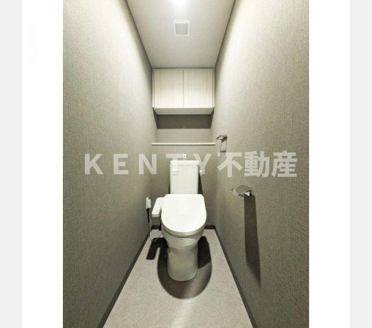 トイレ　落ち着いた色調のトイレです