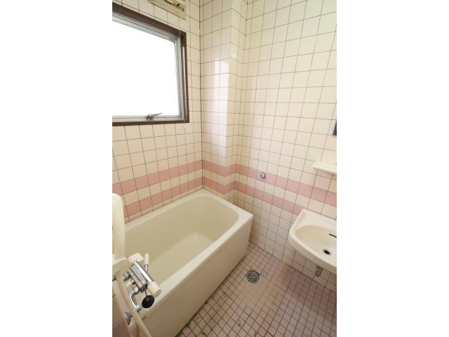 バス・シャワールーム　窓があり換気できます