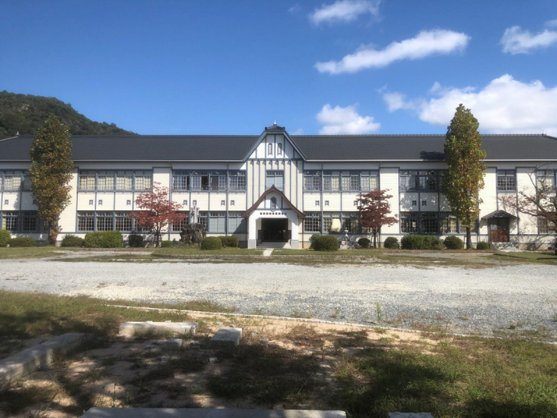 小学校　西脇小学校（小学校）まで664m