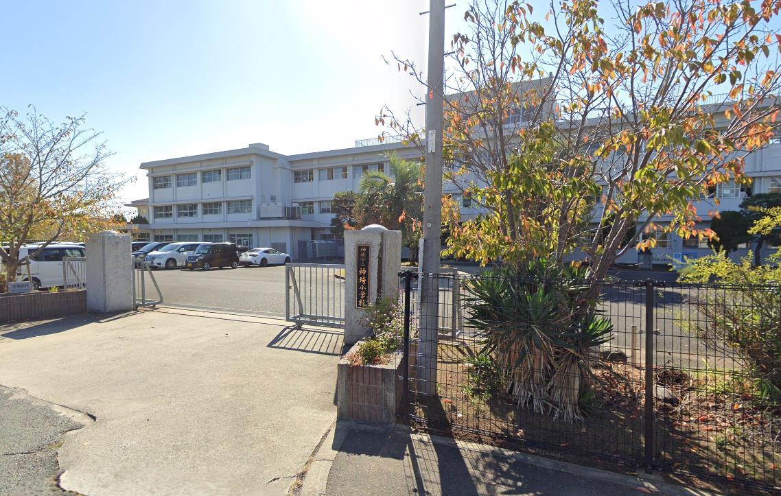 小学校　神埼小学校（小学校）まで500m