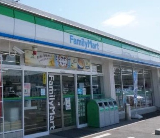 コンビニ　ファミリーマート近鉄東山駅前店（コンビニ）まで838m