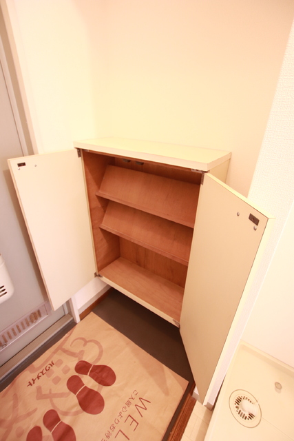 玄関　★玄関にシューズボックスあり★