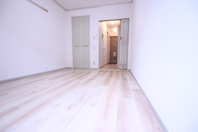 居室・リビング　★【洋室６帖】収納スペースのある洋室★