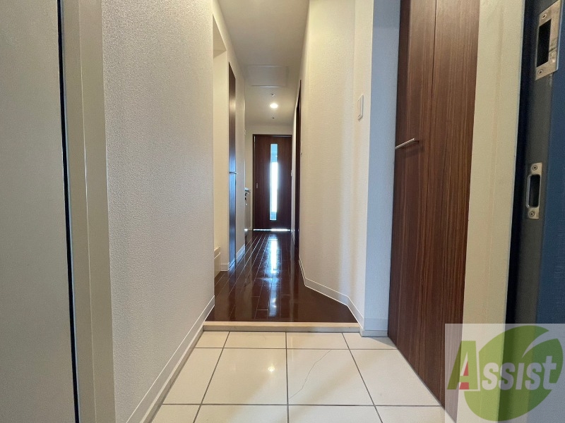 玄関　玄関です。すぐ広いリビングにつながっています。