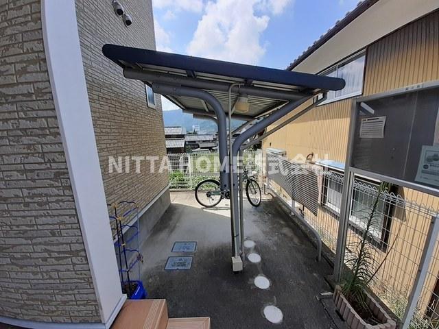 その他共有部分　屋根付きの駐輪場は無料♪