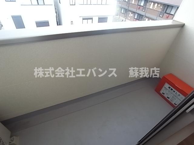 バルコニー　暖かな日差しのふりそそぐバルコニー