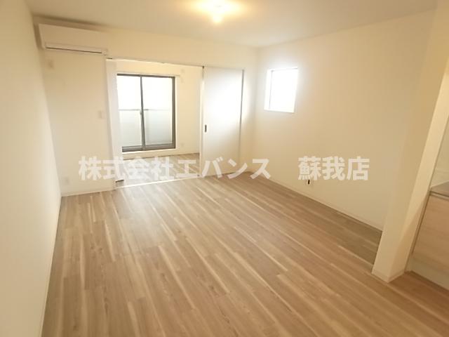 居室・リビング　こちらのリビングで趣味の時間をお楽しみください