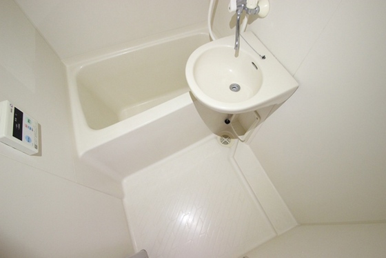 バス・シャワールーム　※別部屋の写真です