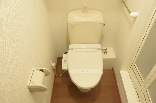 阪急宝塚線 豊中駅 徒歩12分 3階建 築24年のトイレ写真