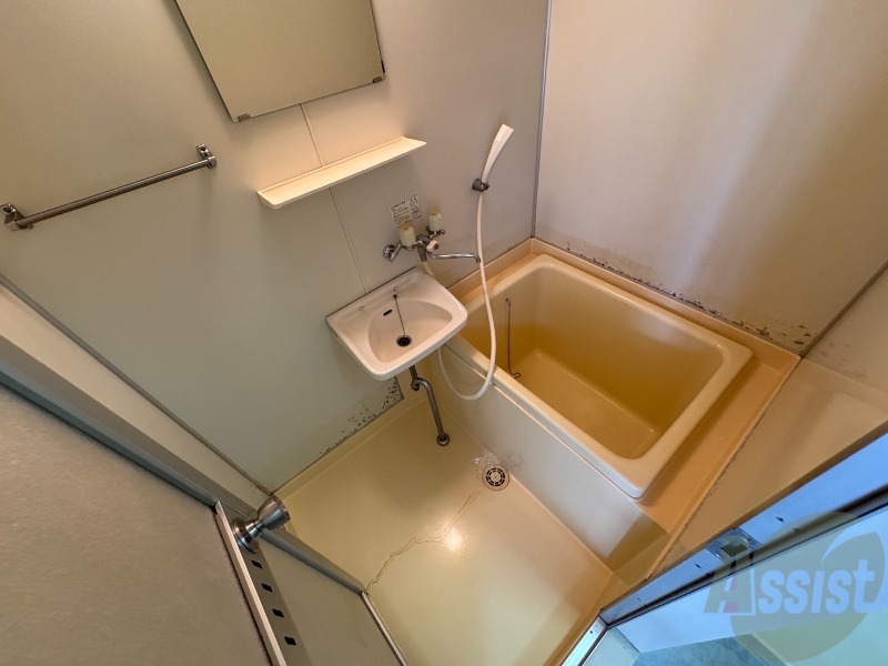 バス・シャワールーム　ユニットバスです。疲れを癒すのに欠かせませんね！