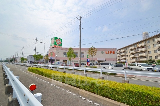 スーパー　ライフ　崇禅寺店（スーパー）まで725m