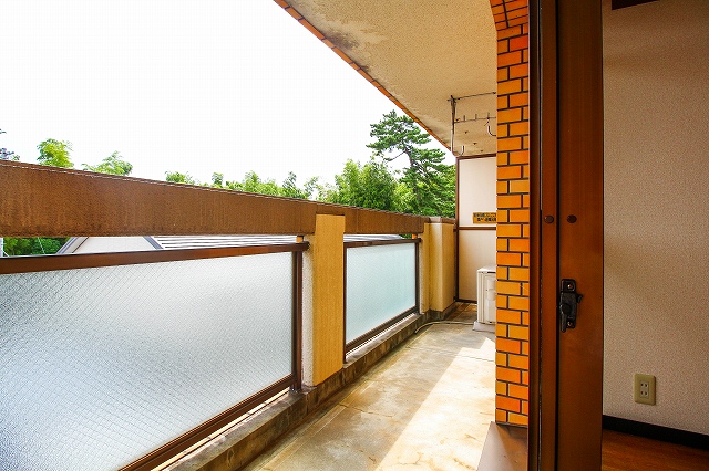 バルコニー　南側洋室と和室のベランダ