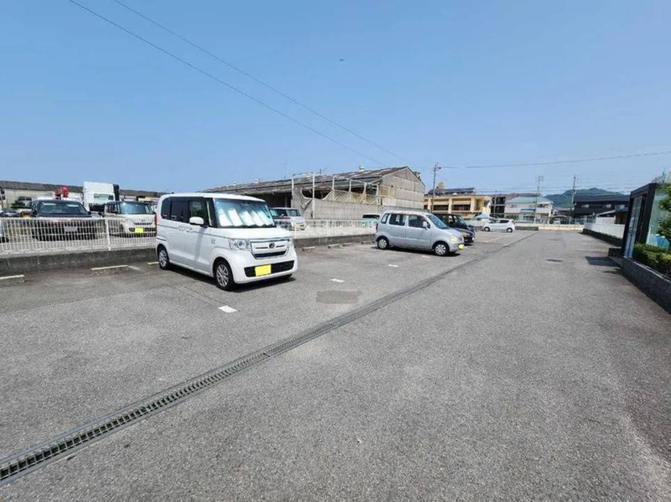 駐車場　駐車場