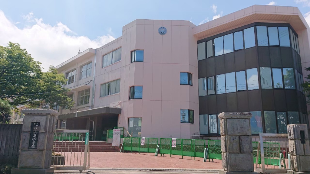 小学校　四国中央市立三島小学校（小学校）まで337m