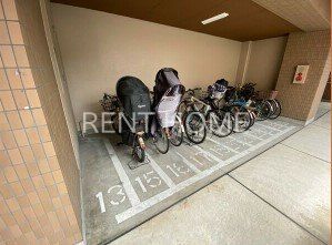 その他共有部分　屋根付きの駐輪場です。