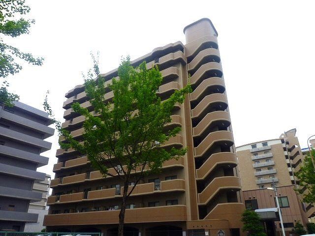 建物外観　鉄筋コンクリート造の１０階建てマンションです。