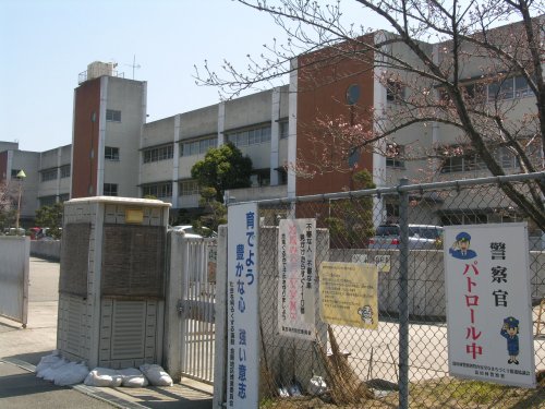 小学校　藤沢台小学校（小学校）まで690m