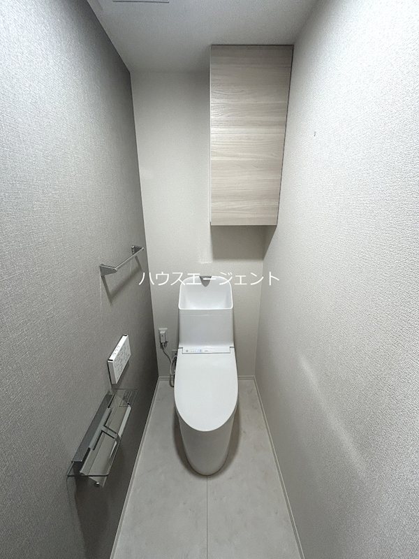 トイレ　うれしい温水洗浄便座です。