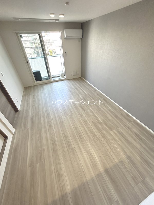 居室・リビング　13.8帖で日当たりの良いリビングです。