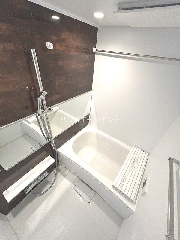 バス・シャワールーム　広々としたお風呂でゆったりできます。