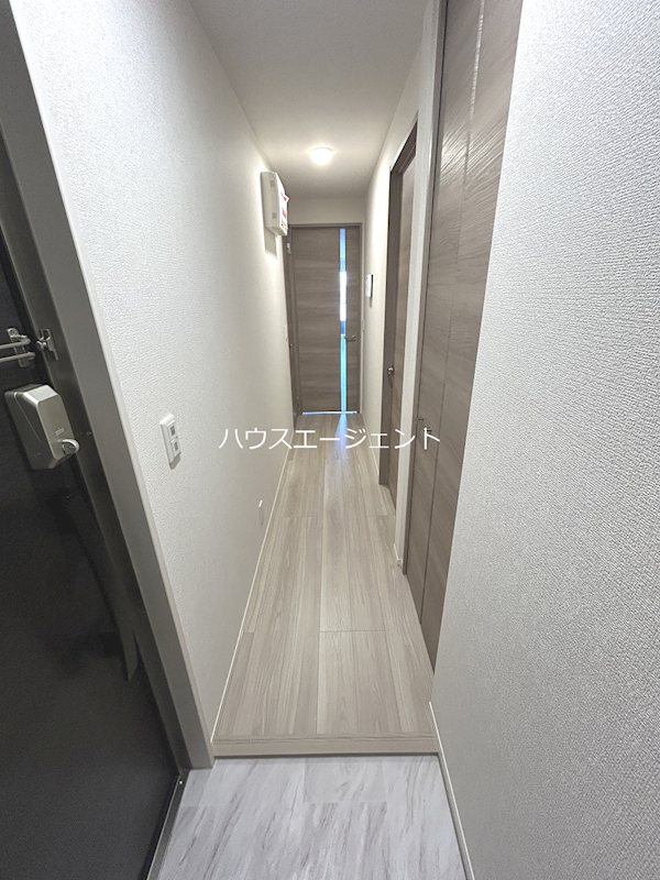 玄関　玄関を入ると