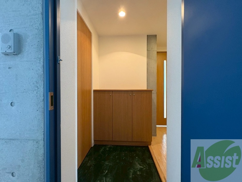 玄関　玄関の様子です。明るい印象ですね。気分もあがりそう。