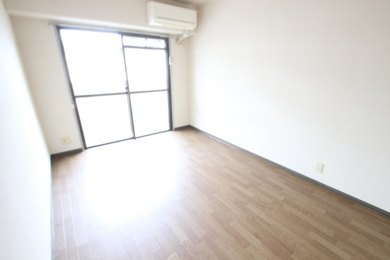 居室・リビング　※写真は別号室です