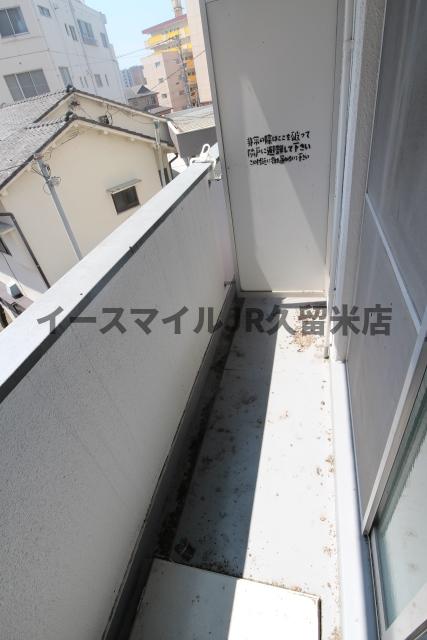 バルコニー　暖かな日差しのふりそそぐバルコニー