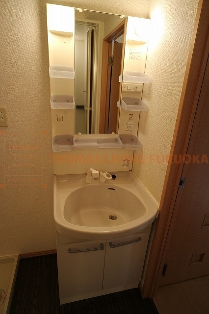 洗面設備　うれしいシャンプードレッサーつき