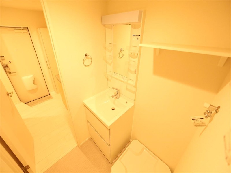 洗面設備　脱衣所　独立洗面台（シャンプードレッサー付）　同仕様写真