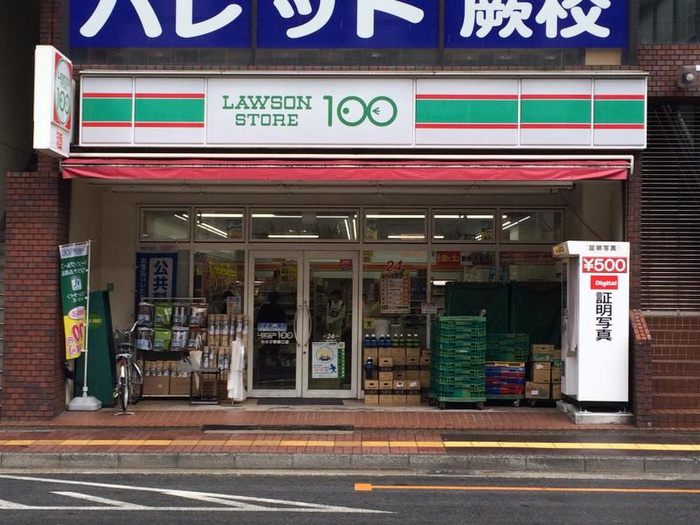 コンビニ　ローソン１００（コンビニ）まで55m