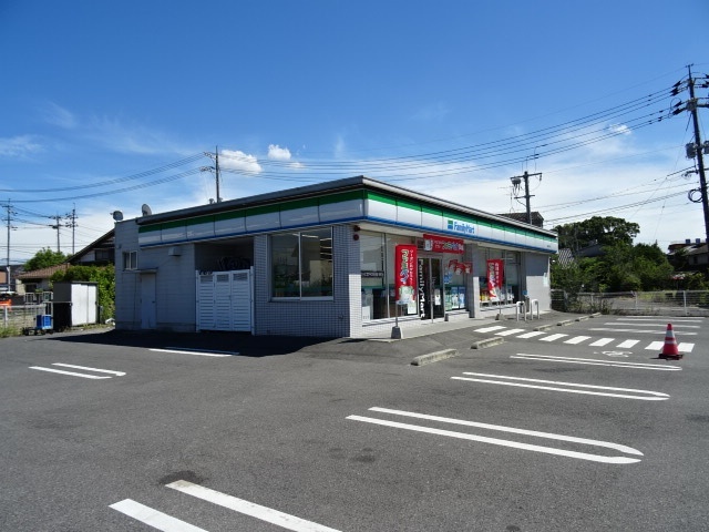 コンビニ　ファミリーマート玉島八島店（コンビニ）まで823m
