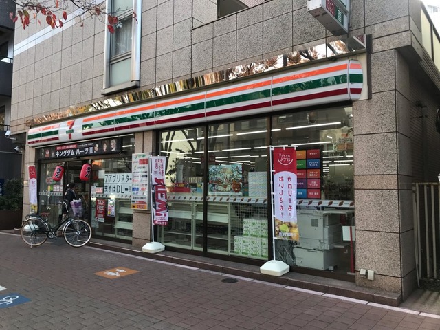 コンビニ　セブンイレブン早稲田店（コンビニ）まで226m