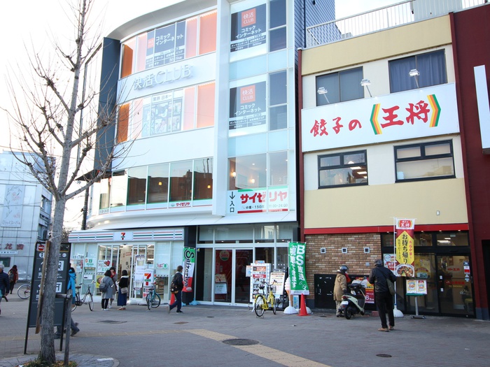 飲食店　サイゼリヤ、王将（飲食店）まで450m