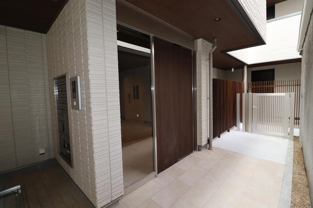 エントランス　エントランス：同施工会社の写真を掲載