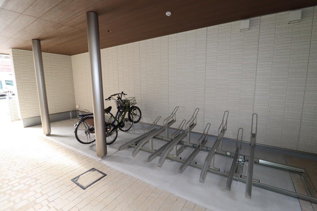 駐車場　駐輪場：同施工会社の写真を掲載