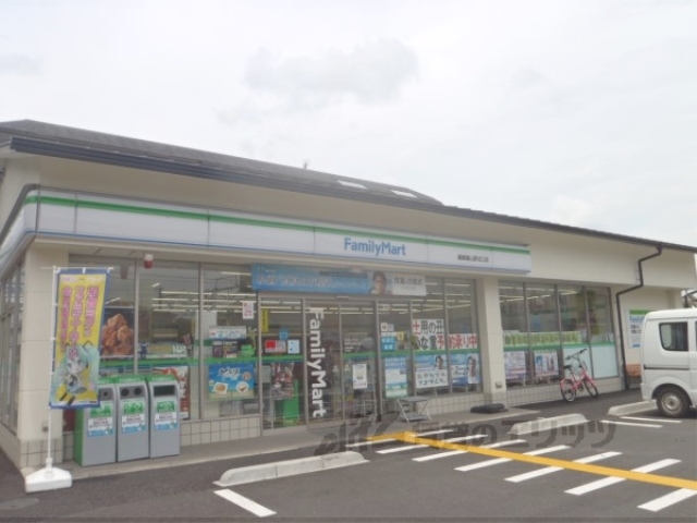コンビニ　ファミリーマート嵐山駅北口店（コンビニ）まで500m