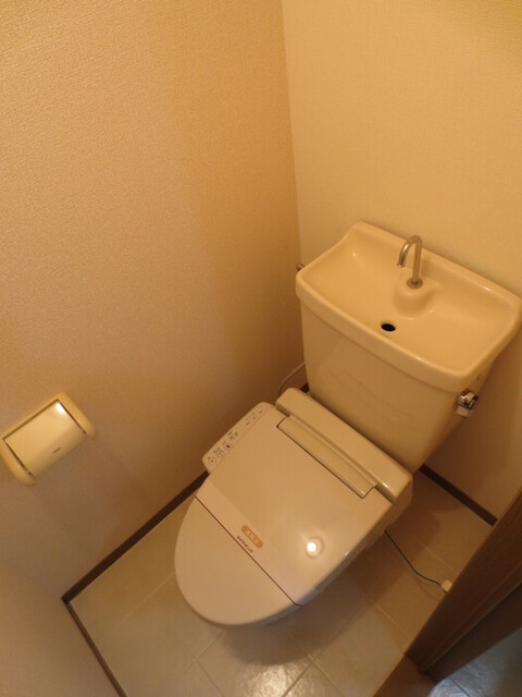 トイレ　Ｅ２０２　温水洗浄暖房便座トイレ