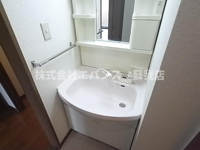 洗面設備　脱衣スペースもあります