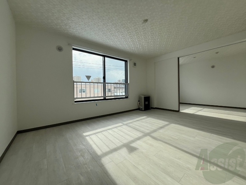 居室・リビング　広くてきれいなリビングです！快適に過ごせそうですね。