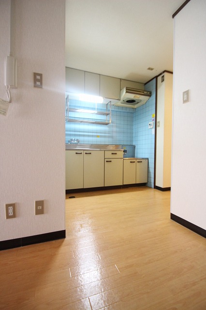 居室・リビング　同物件別室です。