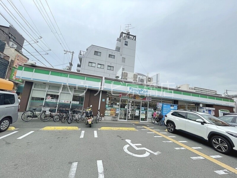 コンビニ　ファミリーマート大阪工大前店（コンビニ）まで342m