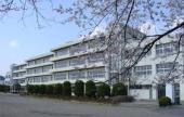 中学校　高根沢町立阿久津中学校（中学校）まで864m