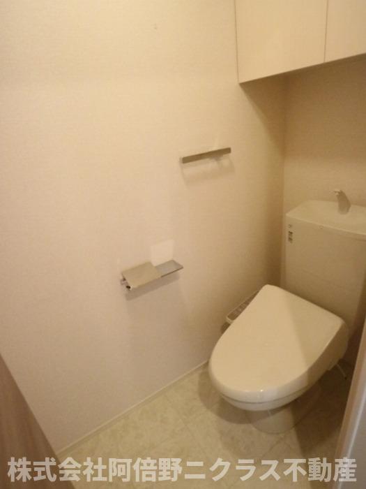 トイレ　内装は別部屋の参考写真です。